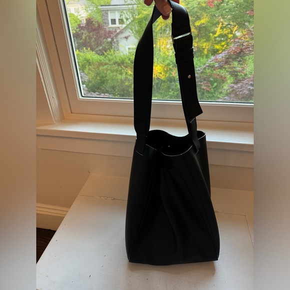 Everlane's Studio Bag - Picture 6 of 9